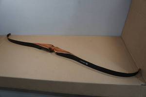 lot 41 image: Vintage Ben Pearson Recurve Bow 58 55 Pound 28