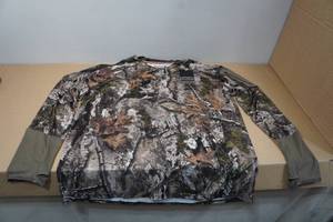 lot 68 image: Tekari Mens Camo Long Sleeve Top - XL