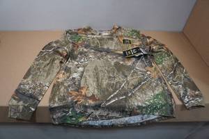lot 69 image: Realtree Edge Mens Long Sleeve Top - Large