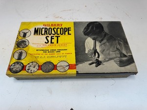 lot 19 image: Vintage Microscope Set