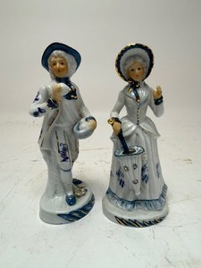 lot 22 image: Pair of Victorian Figurines
