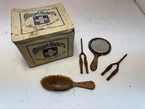 lot 35 image: Vintage Tin & More