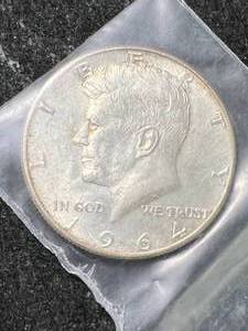 lot 78 image: 1964 US KENNEDY HALF DOLLAR