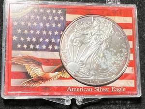 lot 82 image: 2017 AMERICAN SILVER EAGLE 1 TROY OZ .999 FINE SILVER IN CASE