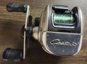 lot 2 image: Shimano Bantam Castaic CA- 200 Baitcasting Reel, Show some wear works very well