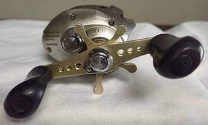 lot 3 image: Shimano Litica 2000 DPV Baitcasting Reel, Shows some wear ,works very well