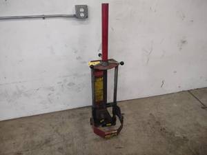 lot 14 image: Brannick Model MST580, Strut Compre...