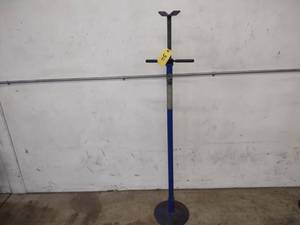 lot 30 image: Under Hoist Stabilizer Stand...