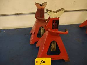 lot 36 image: (2) Mac 6 Ton Jack Stands...