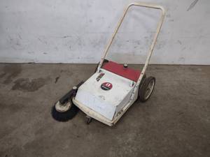 lot 34 image: Advance Model M26 Push Sweeper...