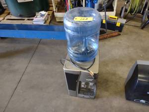 lot 103 image: Nutri Chef Water Dispenser...