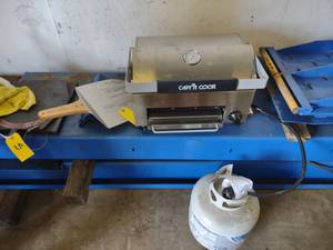 lot 110 image: Captn Cook Propane Pizza Oven with...