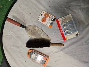 lot 19 image: Lot 5 items (See Pictures)