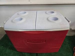 lot 40 image: Rubbermaid Cooler ( Used). Dimension24L x15W x18H