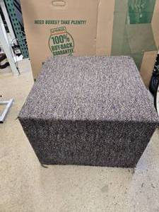 lot 49 image: Workout Box ( 24L x 24W x 24H) Used