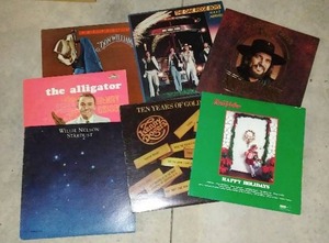 lot 534 image: Vinyl Records (7). Oakridge Boys, Waylon, Willie Nelson.