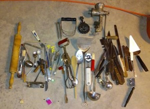 lot 536 image: Kitchen Utensil Variety