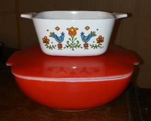 lot 539 image: Vintage Pyrex and Vintage Corning Ware