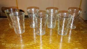lot 544 image: Vintage 1930s Hazel Atles Diamond Pattern Juice Glasses (7).