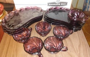 lot 555 image: Hazel Atlas Moroccan Amethyst Seashell Swirl Glass Luncheon Plates.