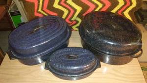 lot 564 image: Enamel Roaster Pans (3).