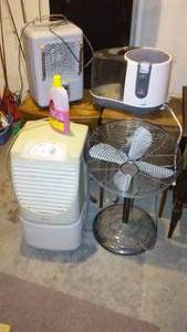 lot 570 image: Titan Heater, Whirlpool De- Humidifier, Fan, Sunbeam Humidifier.
