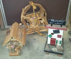 lot 620 image: Home Made Bird Houses (3)
