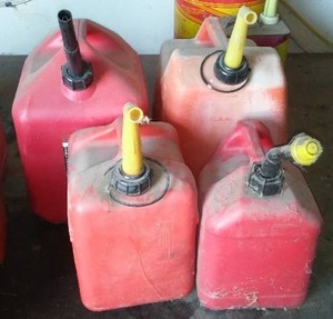 lot 634 image: Gas Cans (4). 2.5 and 5 Gal. Size