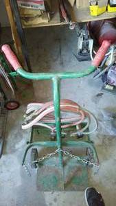 lot 638 image: Harper Trucks Welding Oxygen Tank Cart With Hoses.
