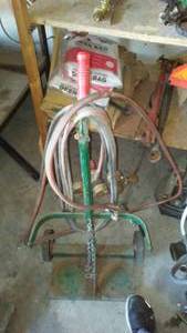 lot 639 image: Harper Trucks Welding Oxygen Tank Cart With Hoses.