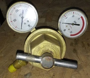 lot 641 image: Ox Weld Acetylene Compressed Gas Regulator.