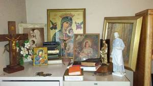 lot 909 image: Beautiful Religious Art, Figurines, Bibles and More.