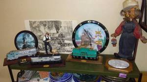 lot 949 image: Train Dcor, Clocks, Figurines and More.