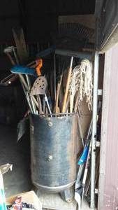 lot 723 image: Gardening and Yard Tool Variety.