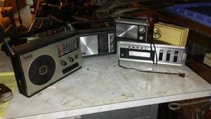 lot 738 image: Vintage Radios (5)
