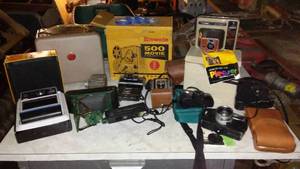 lot 740 image: Vintage Camera Variety.