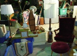 lot 744 image: Home Dcor Lot.