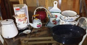 lot 678 image: Cookie Jars (2), Enamel Wave. Nice Lot