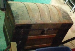 lot 687 image: Vintage Humpback Steamer Trunk.