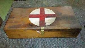 lot 982 image: Vintage Fist Fid Box.