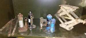 lot 649 image: 2-Ton Bottle Jacks (3) Scissor Jack