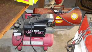 lot 661 image: Craftsman Air Compressor  Mid State Air Tank.