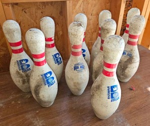lot 585 image: Brunswick Max Bowling Pins (10).