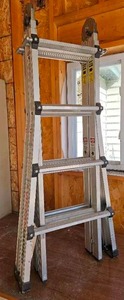 lot 597 image: Vulcan 17 ft Extension Ladder.