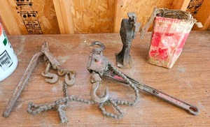 lot 600 image: Host, Turn Buckle and Jacks (2).