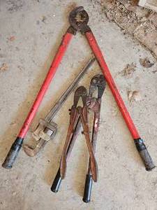 lot 601 image: Bolt Cutters (2) and Pipe Wrench.