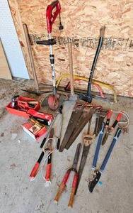 lot 608 image: Hand Tools (16).