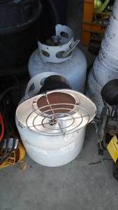 lot 772 image: Sunflower Heater Head and Propane Tank (2).