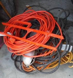 lot 773 image: Extension Cords (3), Trouble Lights (3).