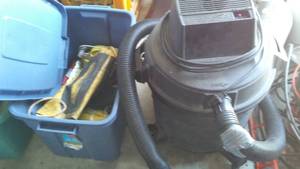 lot 774 image: Rachet Straps and Sears Shop Vac.